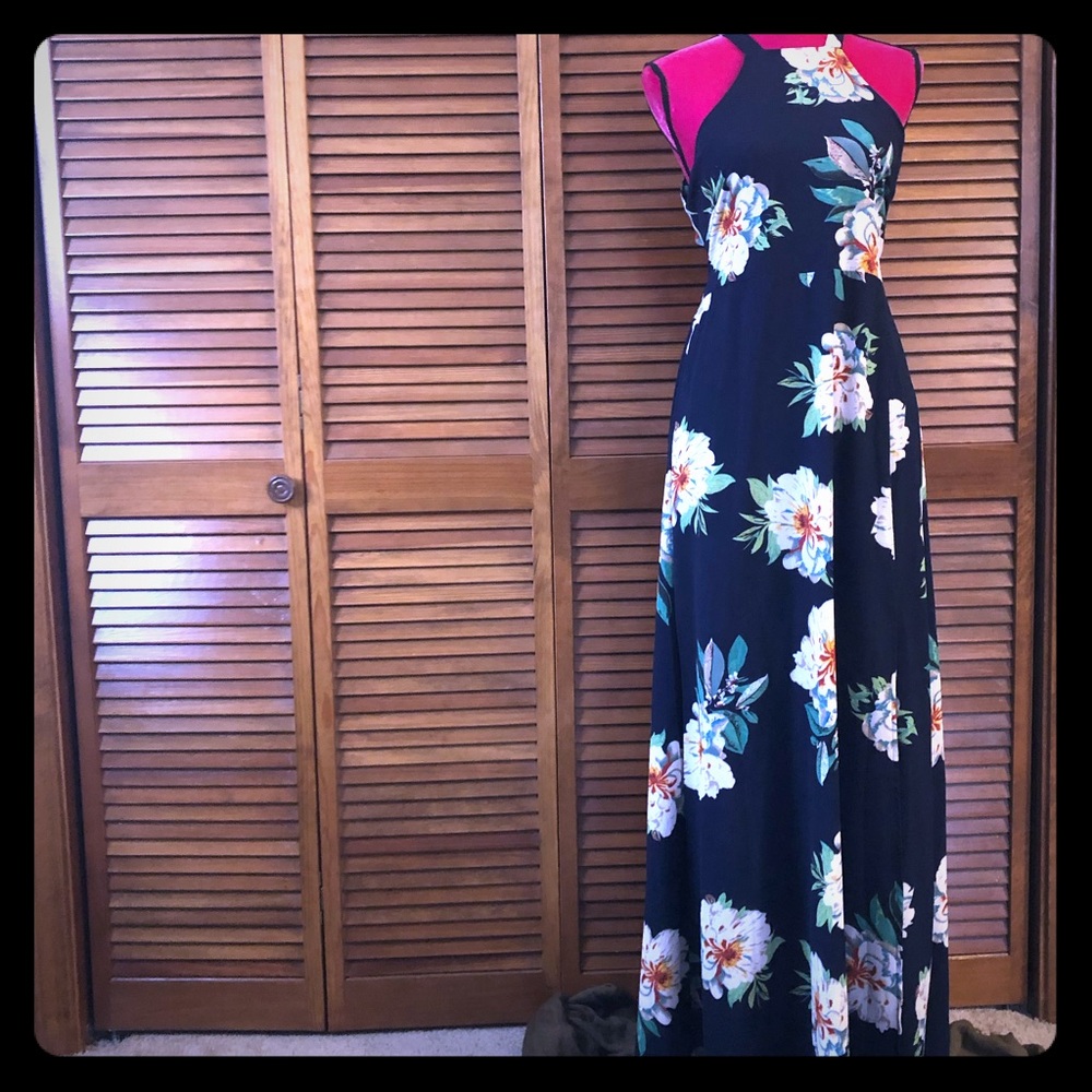 Gorgeous floral maxi dress 🌺👗🌺